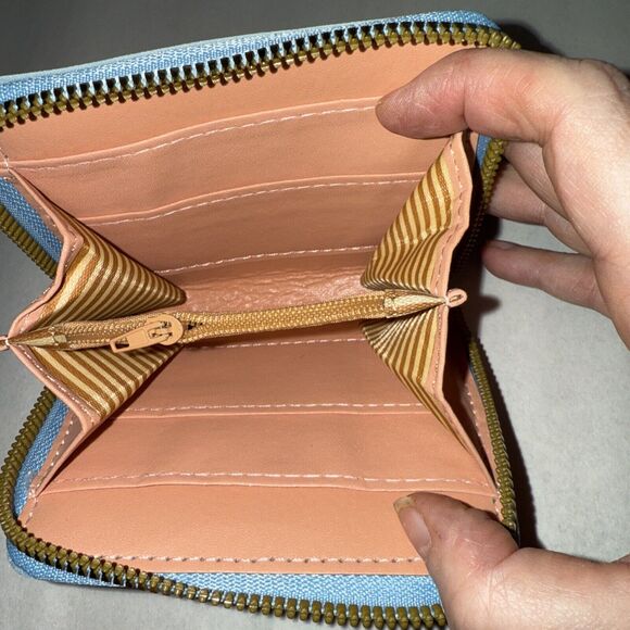 NWT Ladies Blue Faux Leather Zip Around Card Wallet With Tassel - Picture 3 of 4